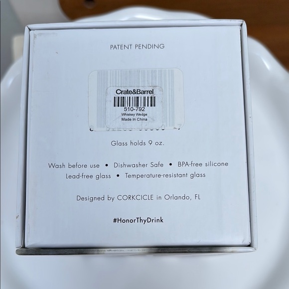 Crate & Barrel x Corkcicle Whiskey Wedge Glass new in box - Picture 2 of 6